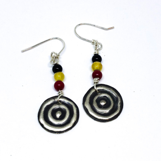 Ngulburnan, yuriyawi “Waterhole” Black Yellow Red Agate